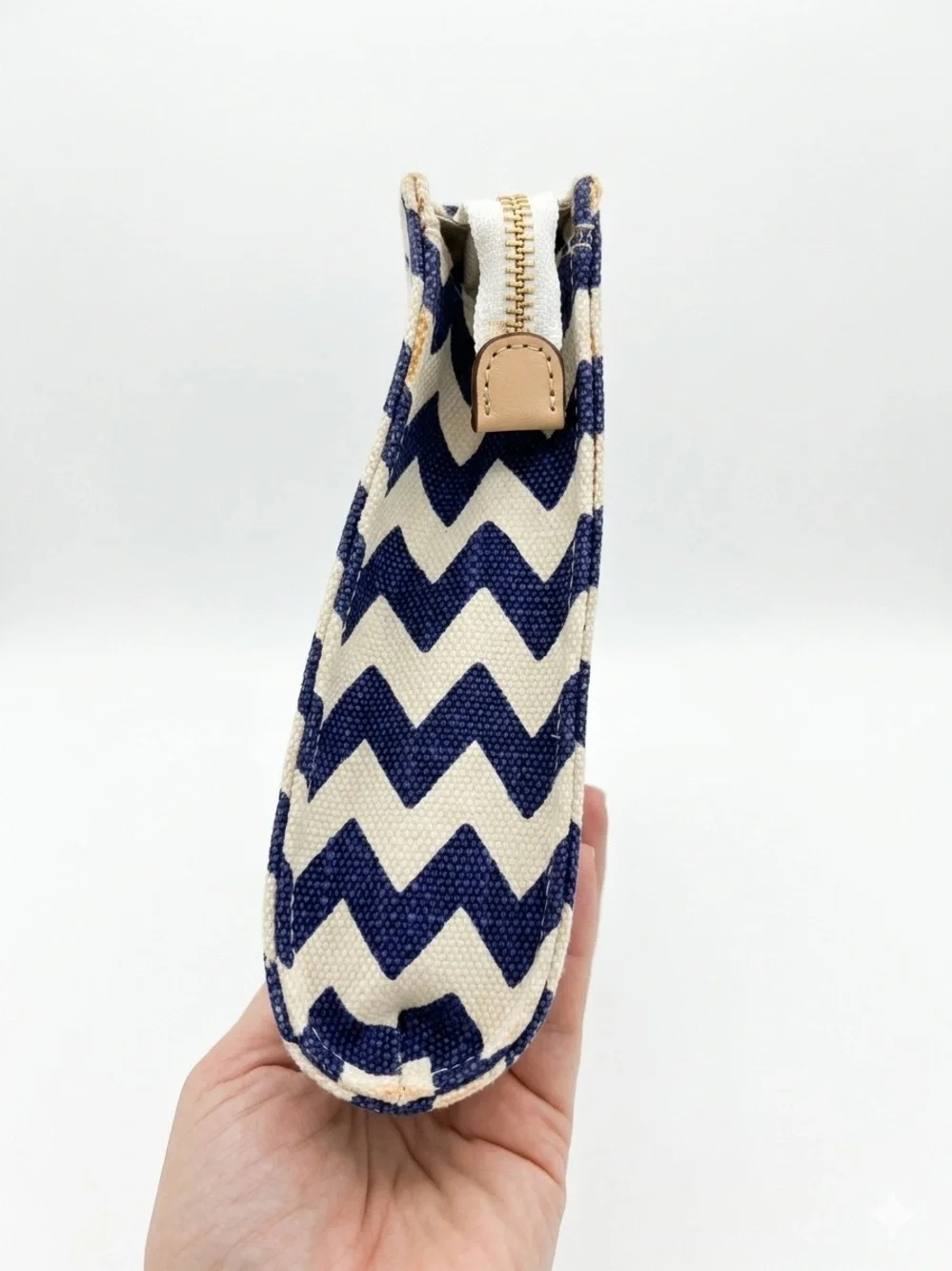 kate spade navy and cream chevron wristlet clutch
